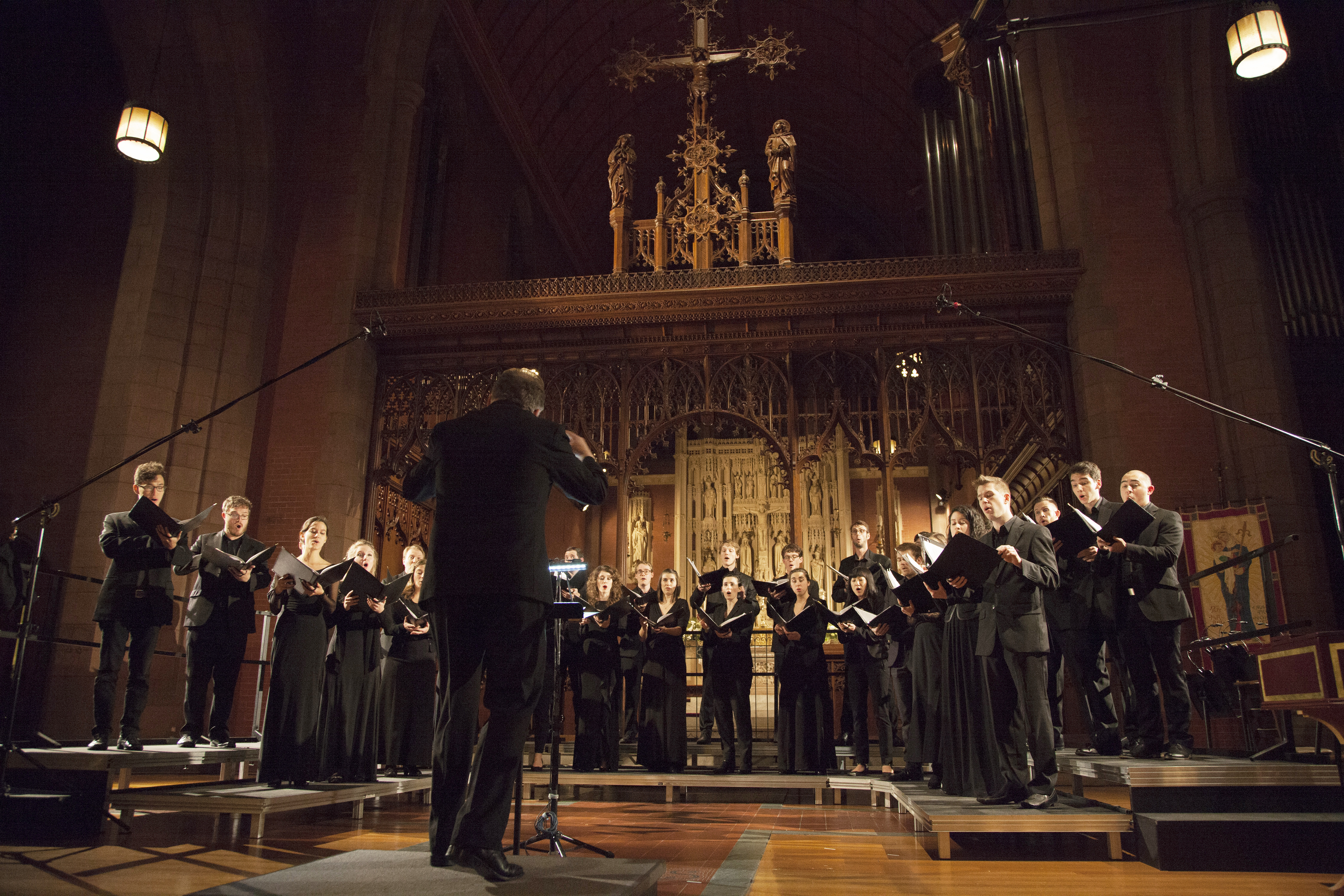 David Hill conducting the Yale Schola Cantorum